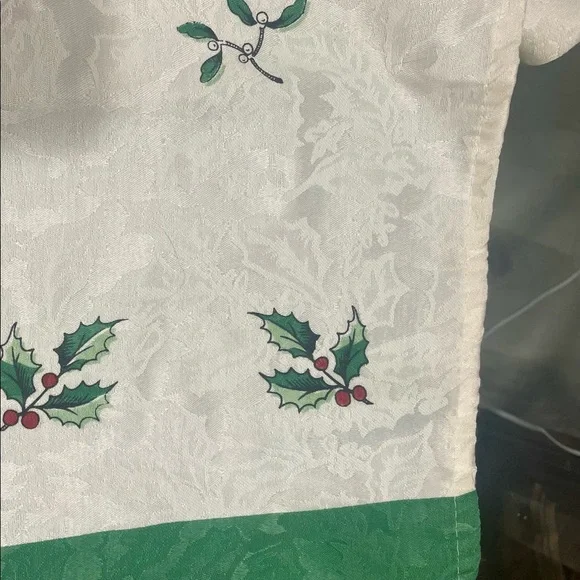 🎉Host pick 🎉. Elegant Spode Christmas curtain. NWOT Never used 72L by 72 W🎄🤗 - Picture 3 of 5